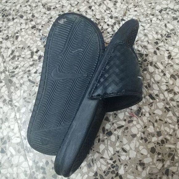 Used Nike sandals - Picture 4 of 4